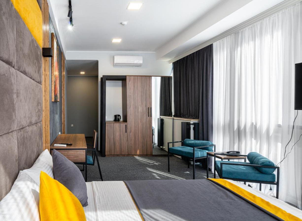 Bg Palace Hotel 第比利斯 外观 照片